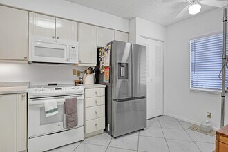 7290 Kinghurst Dr in Delray Beach, FL - Building Photo - Building Photo