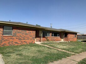 17 NW 25th St in Lawton, OK - Building Photo