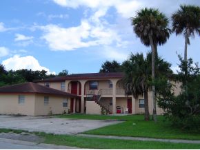 225 Bryan Ave in Titusville, FL - Foto de edificio - Building Photo