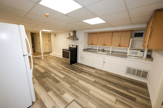 1024 Chestnut St, Unit B in Newton, MA - Foto de edificio - Building Photo