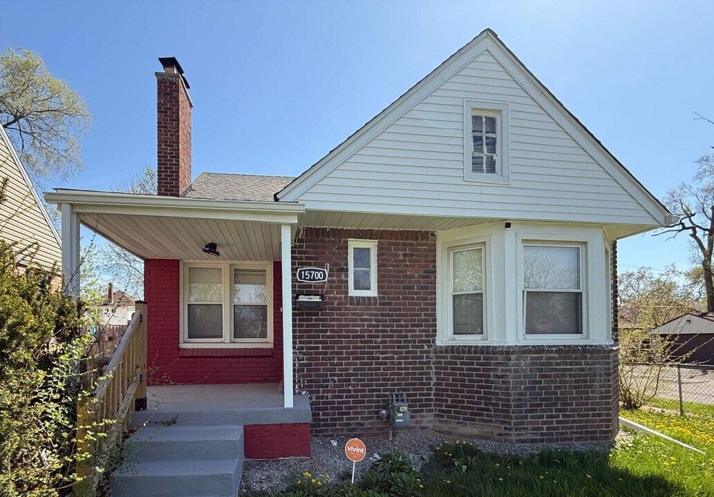 15700 Greenfield Rd in Detroit, MI - Building Photo