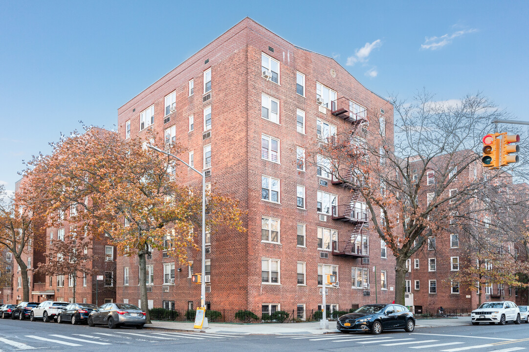 Waring Hall Condos in Bronx, NY - Building Photo