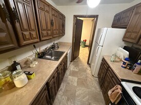 425 E Henry Clay St in Whitefish Bay, WI - Building Photo