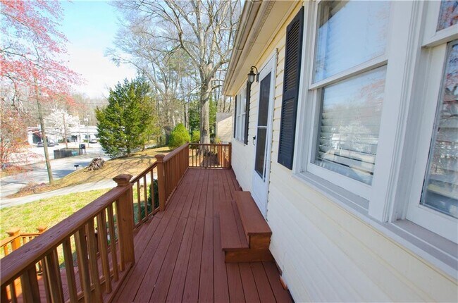 1398 Woodmont Ln NW in Atlanta, GA - Building Photo - Building Photo