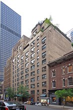 150 E 56th St in New York, NY - Foto de edificio - Building Photo