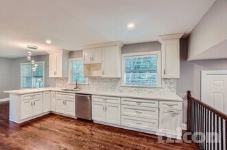 2241 Wallingford Dr in Decatur, GA - Foto de edificio - Building Photo