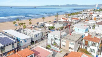117-119 Moonstone St in Manhattan Beach, CA - Building Photo