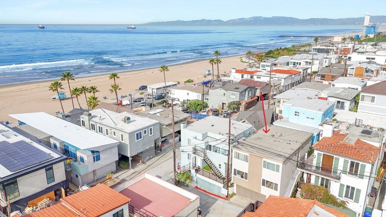 117-119 Moonstone St in Manhattan Beach, CA - Building Photo