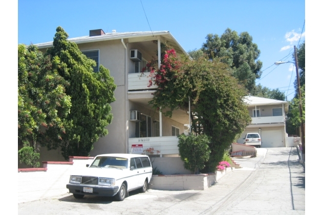 10200-10204 Pinewood Ave in Tujunga, CA - Building Photo