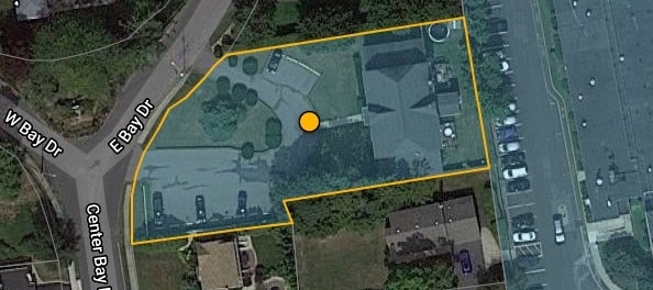 35 E Bay Dr in West Islip, NY - Foto de edificio