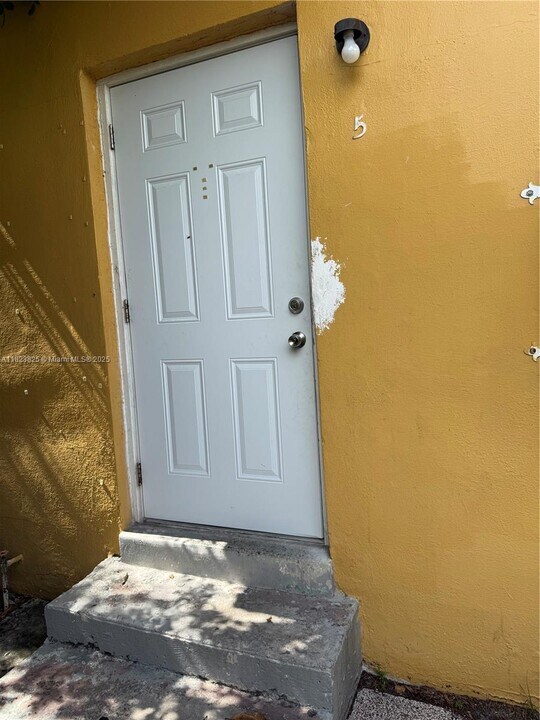 640 NW 10th Terrace in Fort Lauderdale, FL - Building Photo