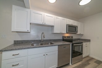 Collegiate Court Apartments in Blacksburg, VA - Building Photo - Building Photo