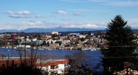 2410 Aurora Ave N in Seattle, WA - Foto de edificio - Building Photo