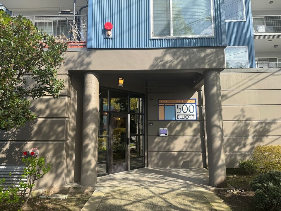 500 Elliott Ave W in Seattle, WA - Building Photo
