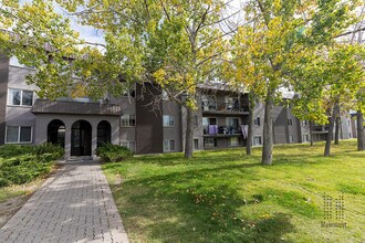 Huntsville Apartments in Calgary, AB - Building Photo - Building Photo