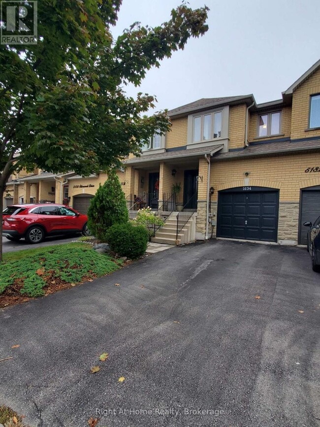 5134 Silvercreek Dr in Burlington, ON - Building Photo - Building Photo