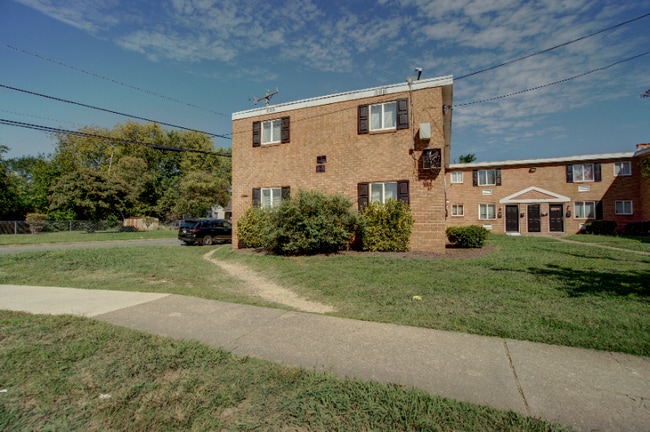 2104 Phaup St in Richmond, VA - Foto de edificio - Building Photo