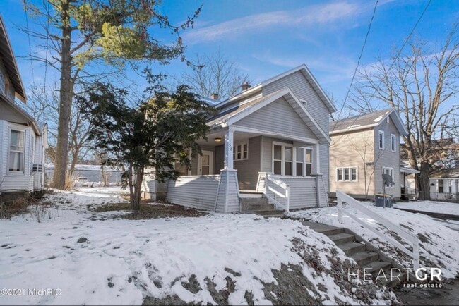 property at 58 Caledonia St NE