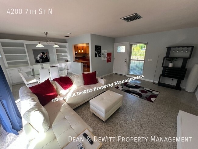 4200 7th St N in St. Petersburg, FL - Building Photo - Building Photo