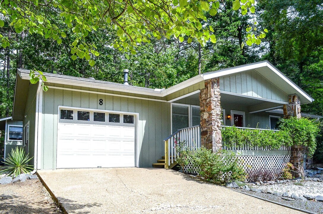 8 Colgadura Way in Hot Springs, AR - Building Photo