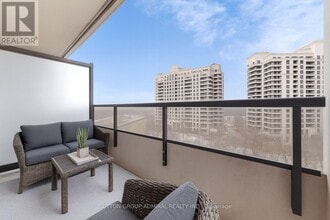 9225 Jane St in Vaughan, ON - Building Photo - Building Photo