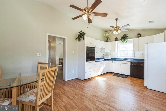 18623 Bells Hotel Pl in Benedict, MD - Building Photo - Building Photo