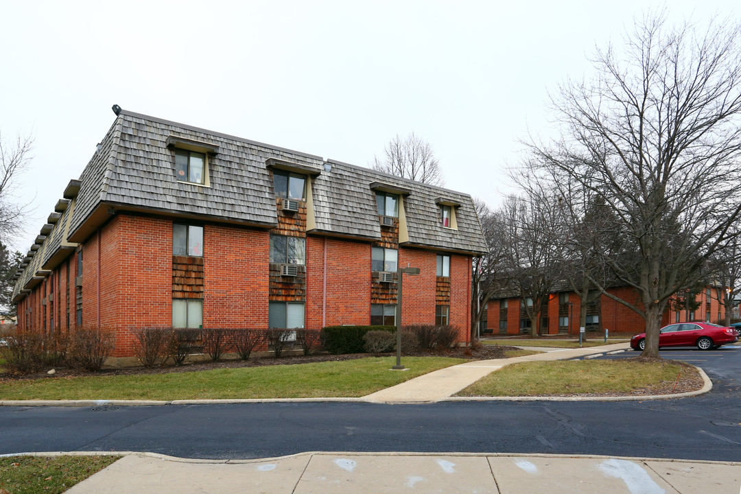 Burnham Manor - 62 & Over in Elgin, IL - Building Photo