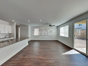 632 N Water St in Henderson, NV - Building Photo - Building Photo