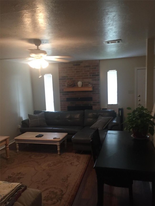 802 San Pedro Dr in College Station, TX - Foto de edificio - Building Photo