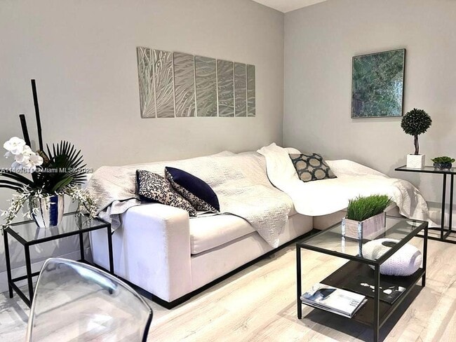 1551 Michigan Ave in Miami Beach, FL - Building Photo - Building Photo