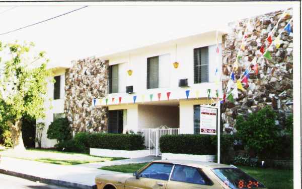 Saticoy West Apartments in Van Nuys, CA - Building Photo - Building Photo