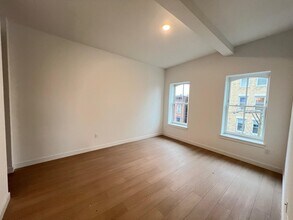 141 Christopher Columbus Dr in Jersey City, NJ - Building Photo - Building Photo