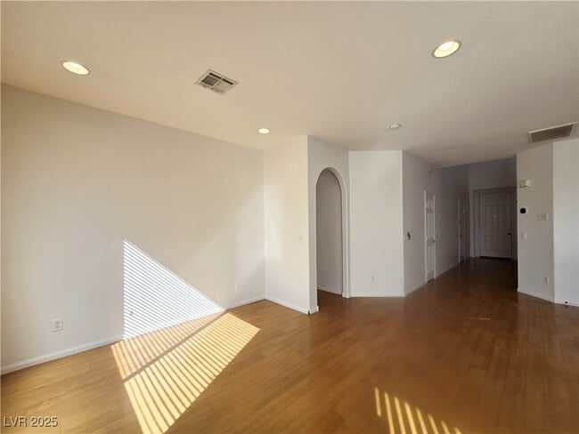 7423 Coyote Cave Ave