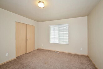 5018 200th St Ct E in Spanaway, WA - Foto de edificio - Building Photo