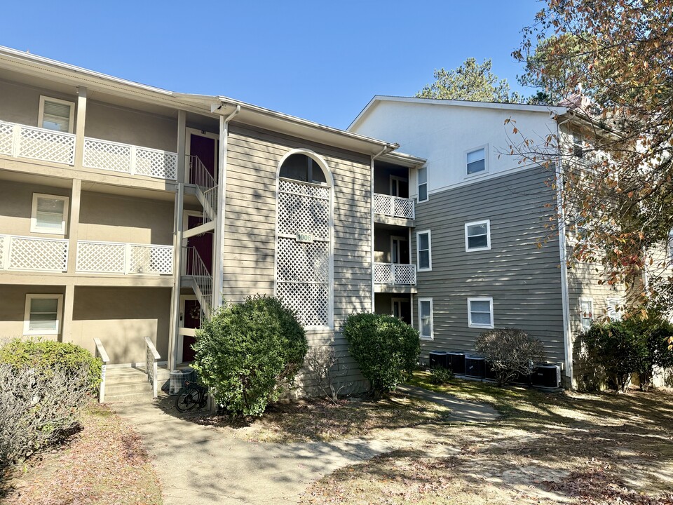 1006 Brookhollow Dr in Fayetteville, NC - Building Photo