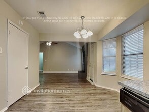 717 Lynne Ln in Burleson, TX - Foto de edificio - Building Photo