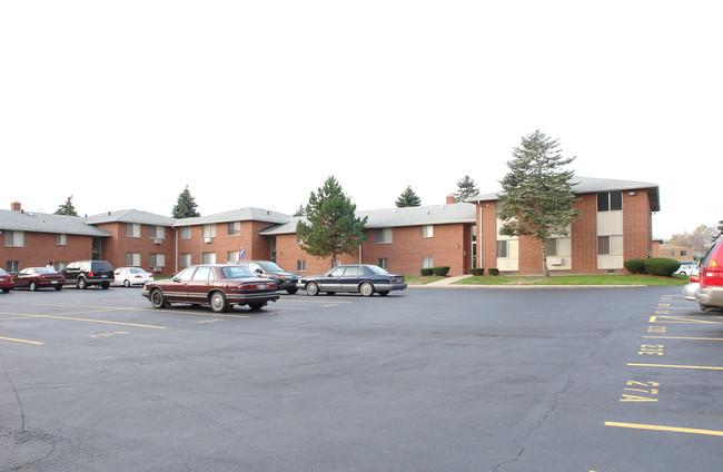 Pine Ridge Crossing in Rochester, NY - Building Photo - Building Photo