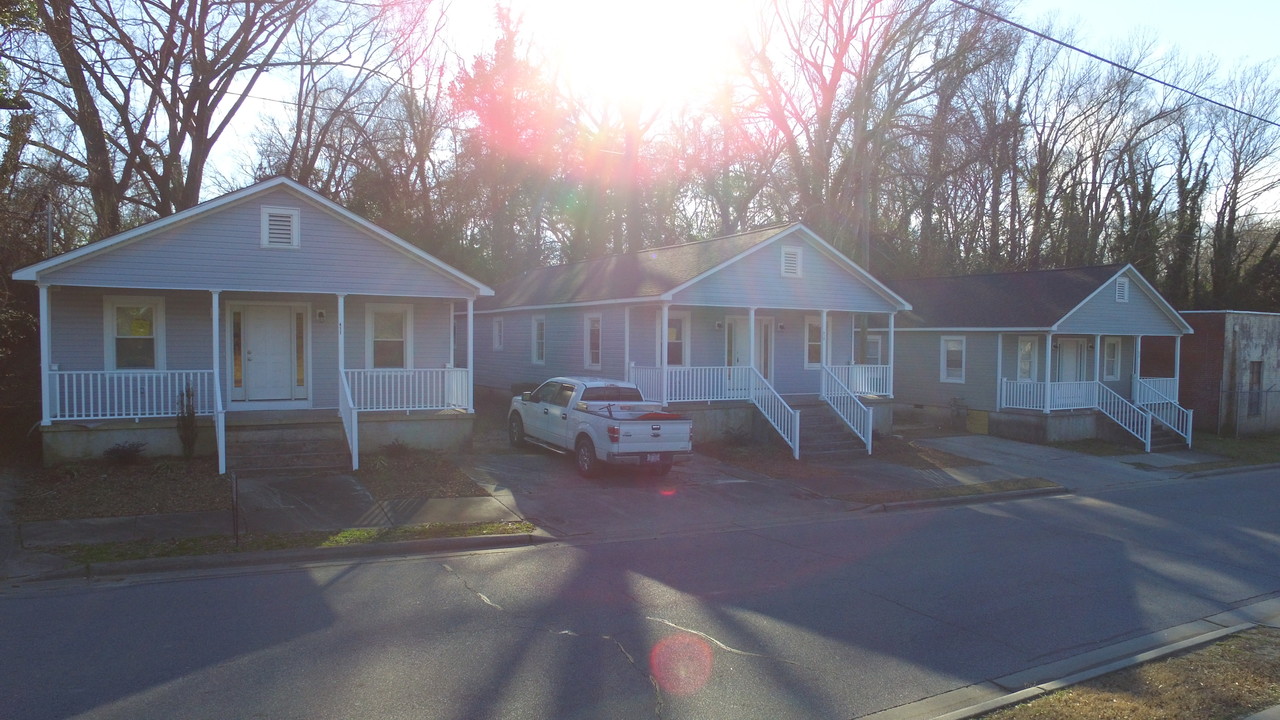 Third St Houses in Greenville, NC - Building Photo