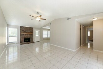 907 Cedar Run Dr in Duncanville, TX - Foto de edificio - Building Photo