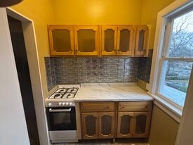 85 S Hamilton St, Unit 4 in Poughkeepsie, NY - Building Photo