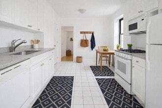69 W 55th St in New York, NY - Building Photo - Building Photo