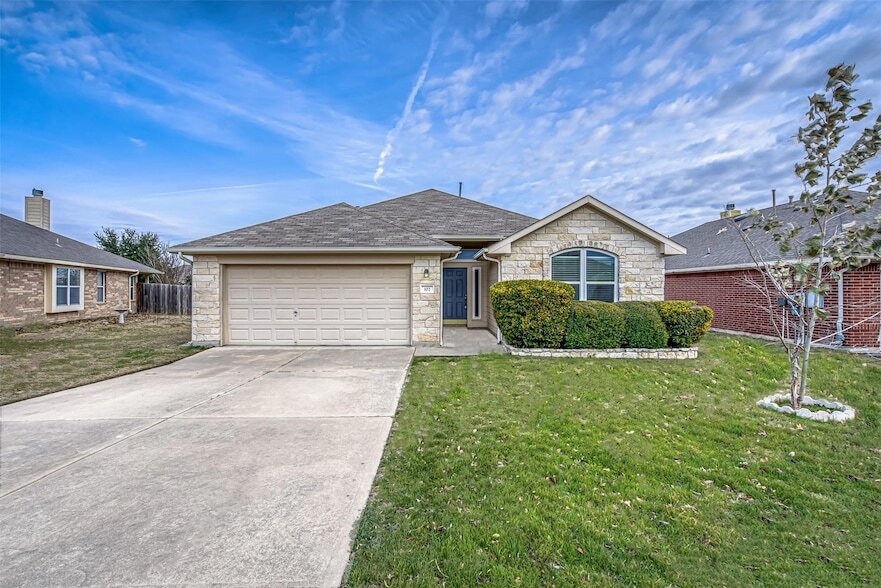 102 Chandler View Trail, Unit Standard Renovated in Round Rock, TX - Building Photo