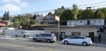 8714 Macarthur Blvd in Oakland, CA - Building Photo - Building Photo