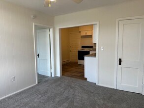 8 Market St in Newport, PA - Building Photo - Building Photo