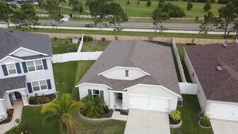 15831 High Bell Pl in Bradenton, FL - Building Photo