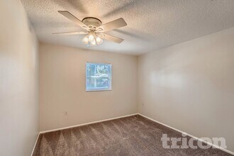 2247 Blue Tern Dr in Palm Harbor, FL - Foto de edificio - Building Photo