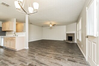 1704 Chesterwood Dr in Rockwall, TX - Foto de edificio - Building Photo