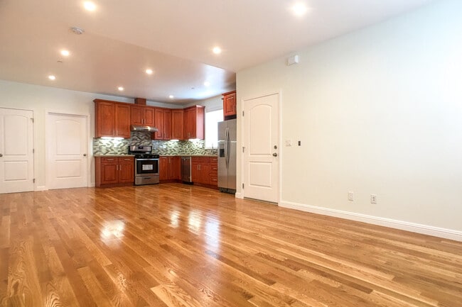613 4th Ln, Unit 615 4th Lane