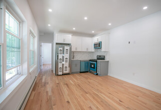 2818 Miles Ave in Bronx, NY - Building Photo - Interior Photo