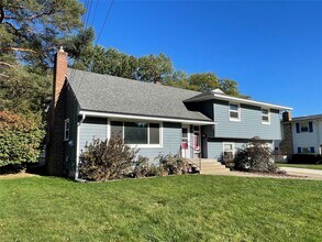 524 Winston Dr in Endicott, NY - Building Photo - Building Photo